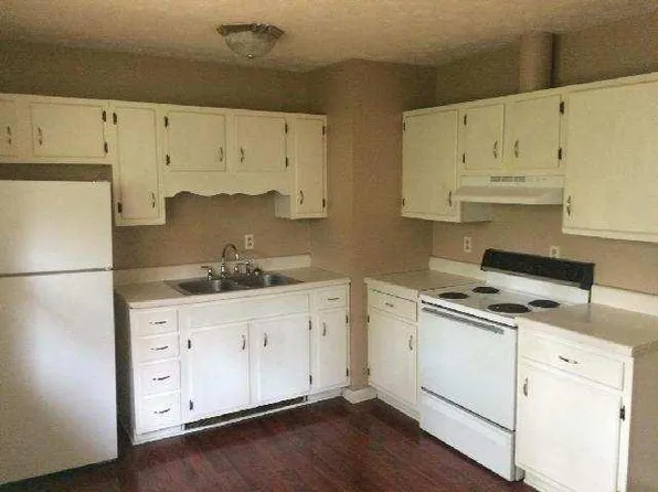 105 N Duke Pl, Oliver Springs, TN 37840