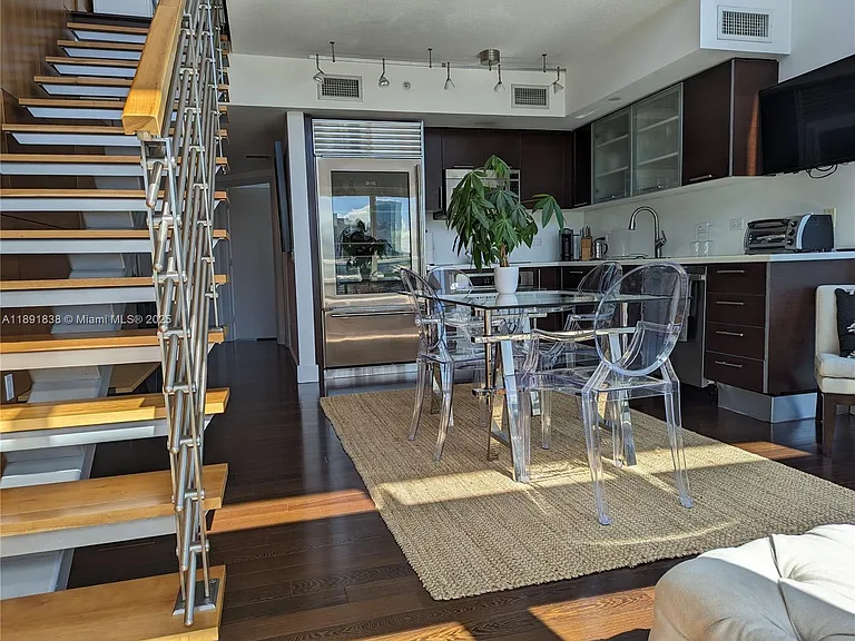41 SE 5th St #2302 — Photo 9