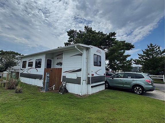 3rd image of 3665 Sandpiper Rd #202