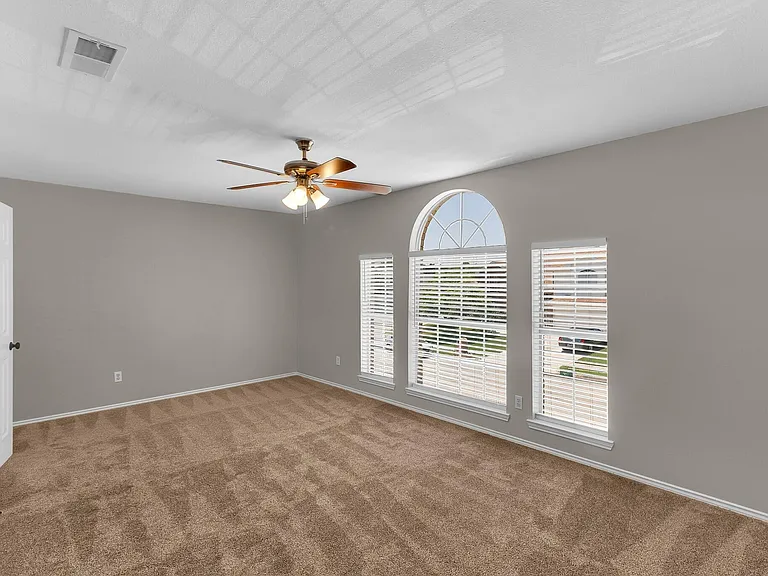 4729 Woodhaven Ln — Photo 27