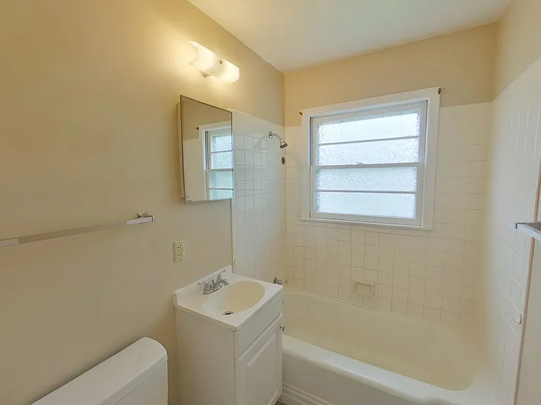 1548 N Pinecrest Ave — Photo 6