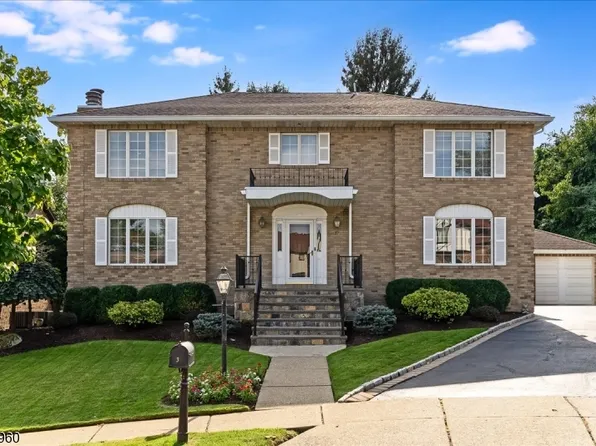37 Jani Ct, Clifton City, NJ 07013