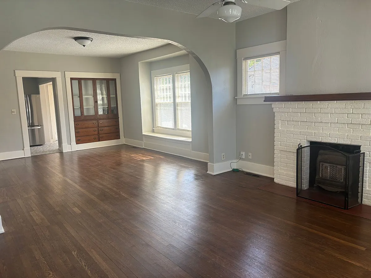 Building Photo - 410 N Volutsia Ave