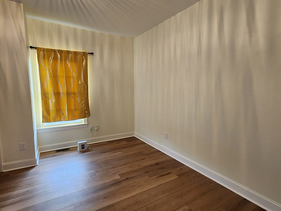1st image of 1008 W Webb Ave