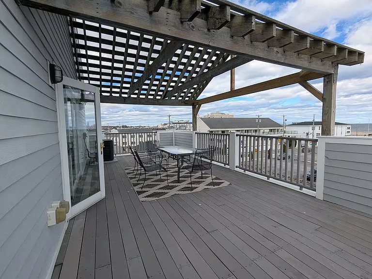 35 Ashworth Ave #4 — Photo 15