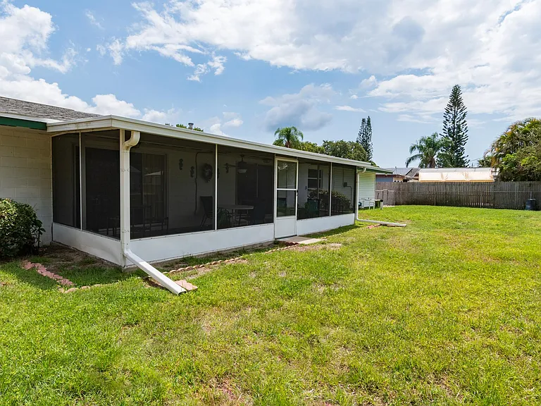 971 Beechfern Ln — Photo 7