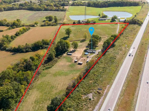 10256 Day Rd, Marion, IL 62959