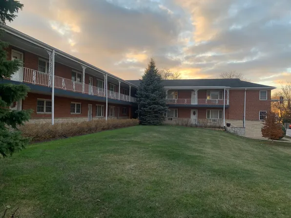 1445 W Touhy Ave APT 2B, Park Ridge, IL 60068