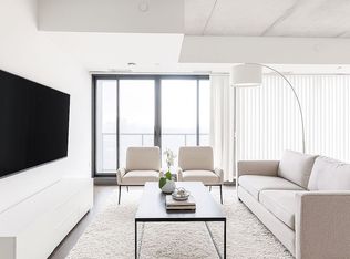 111 Bathurst St #1004, Toronto, ON M5V0M9