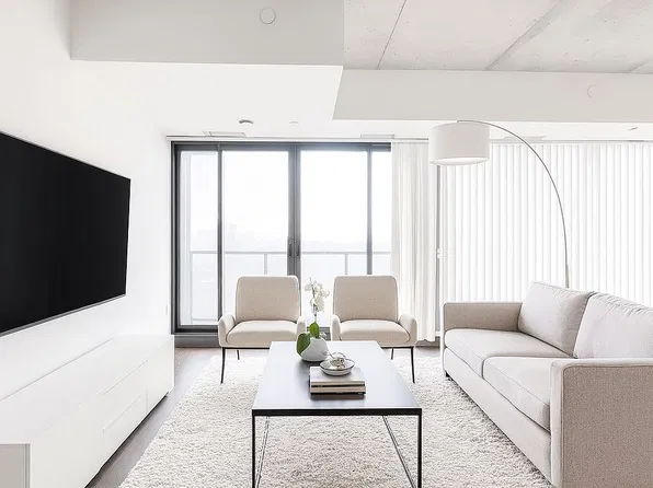 111 Bathurst St #1004, Toronto, ON M5V 0M9