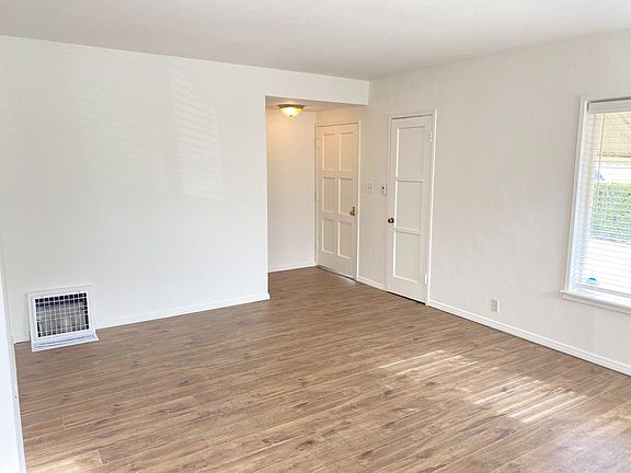 3rd image of 215 N Buena Vista St