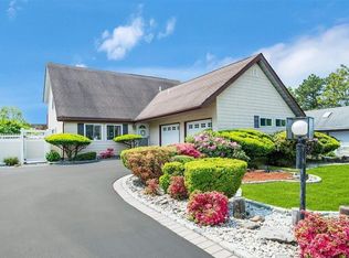 54 Winchester Rd, Ronkonkoma, NY 11779