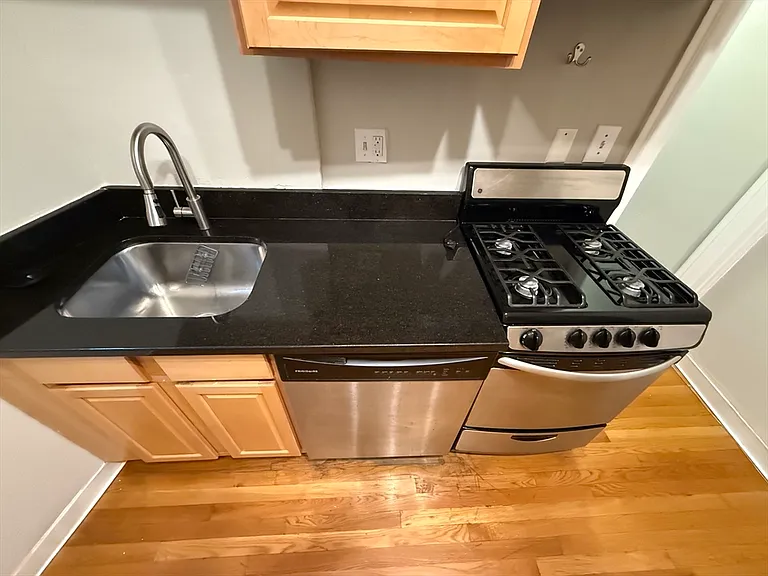 69 Park Dr #10 — Photo 6