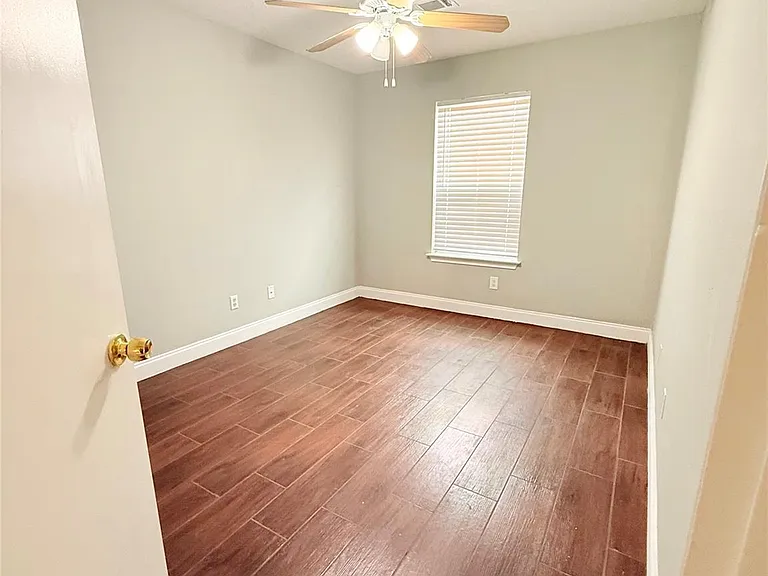 320 Willowick St — Photo 11