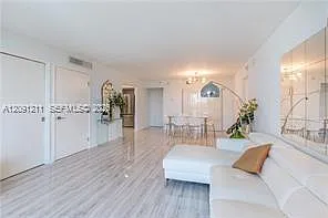 Arlen House East Condo — Photo 3