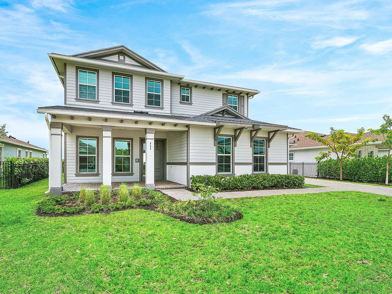 5 bed, 4.0 bath, 3730 sqft, $7,990 — Photo 3