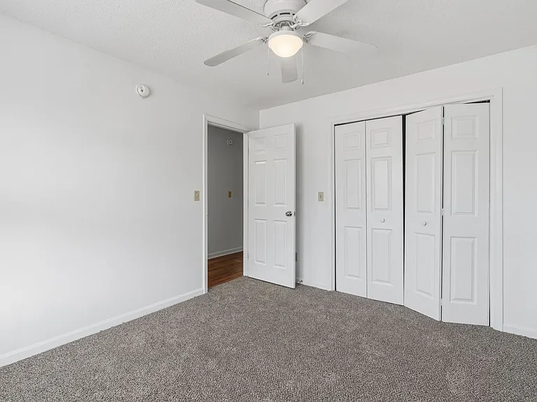 Mid-Town Apartments — Photo 36