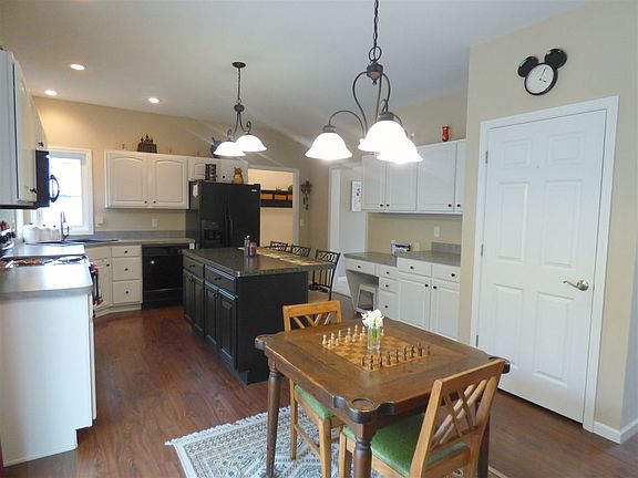 3rd image of 813 Hidden Creek Dr