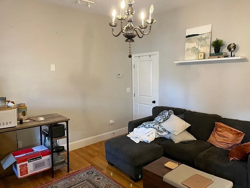 3 bed, 1.0 bath, 1200 sqft, $3,600 — Photo 4
