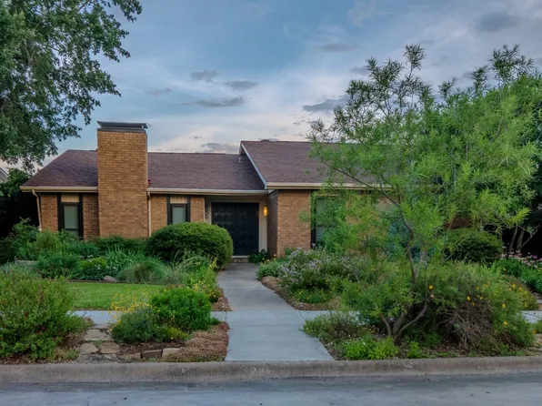 5209 Pruitt Dr, The Colony, TX 75056