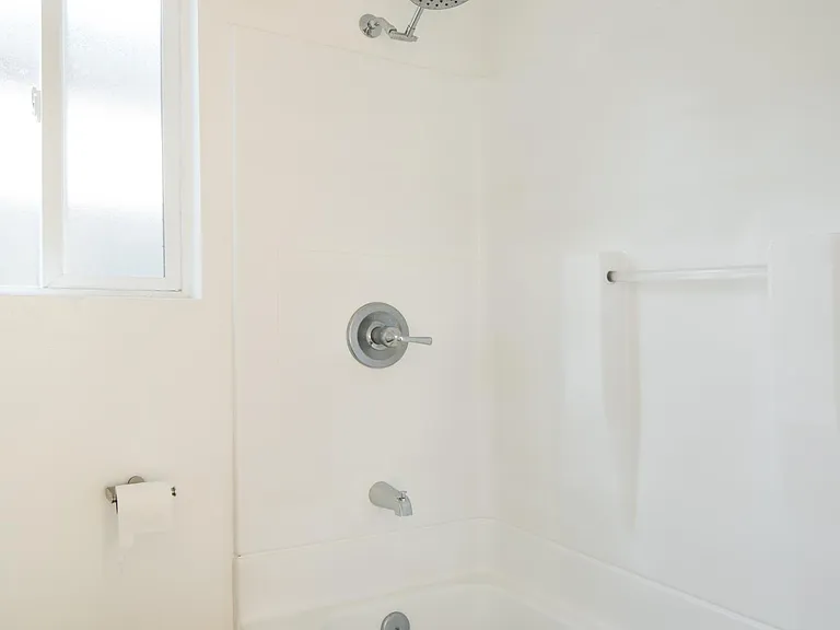 Rose Ave — Photo 14
