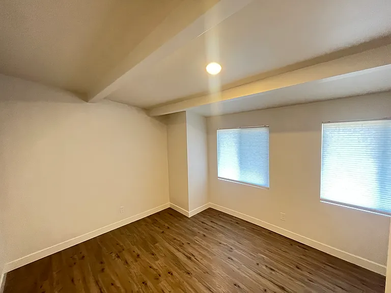390 Hill St — Photo 9