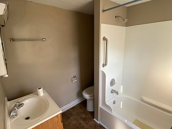 4th image of 1043 Dreher Ave