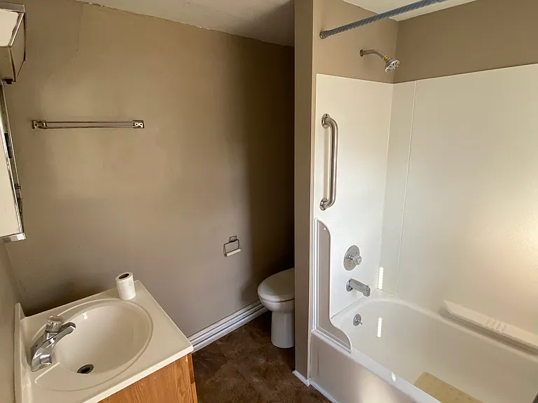 1043 Dreher Ave — Photo 4