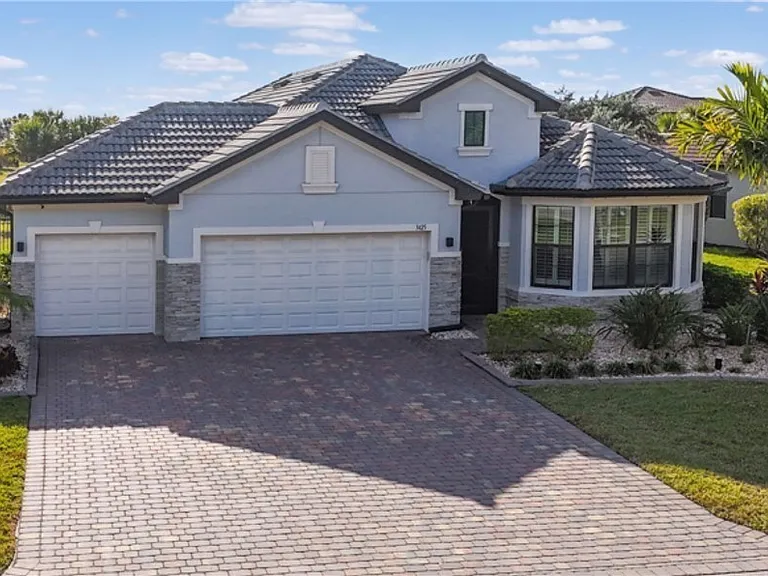 3425 Hampton Blvd — Photo 1
