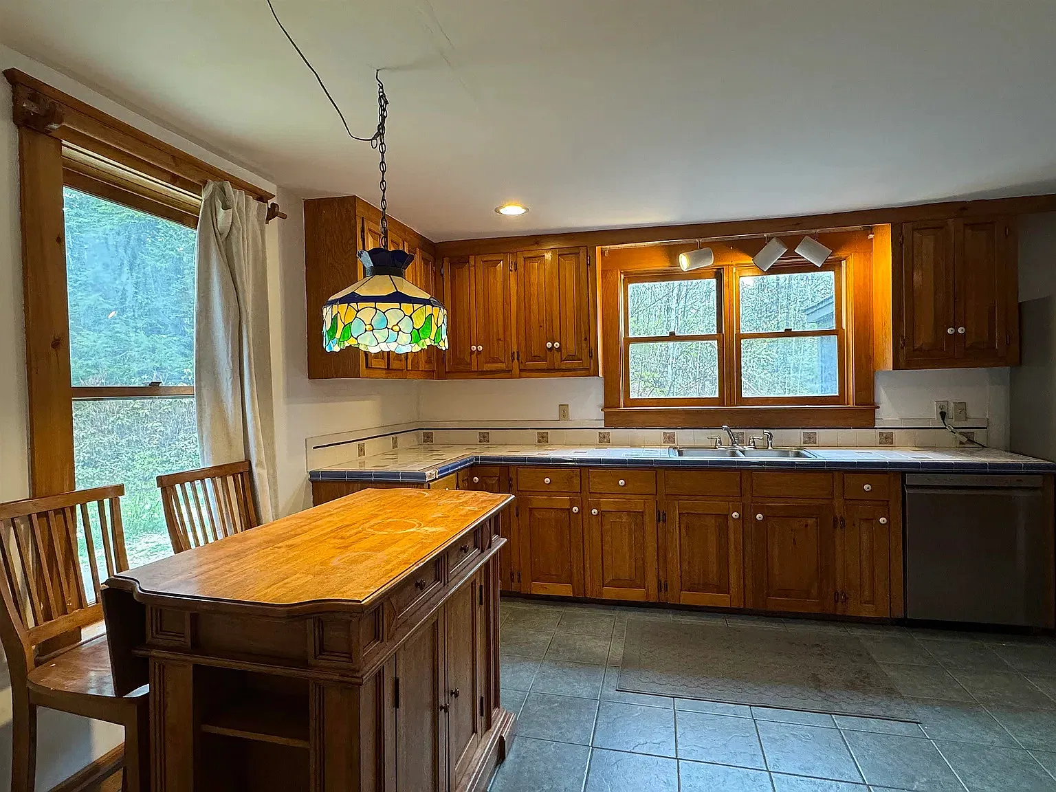 3 bed, 1.5 bath, 2100 sqft, $3,100 — Photo 4