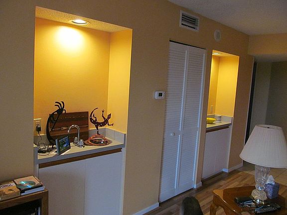 Living Room 11.5' x 20'