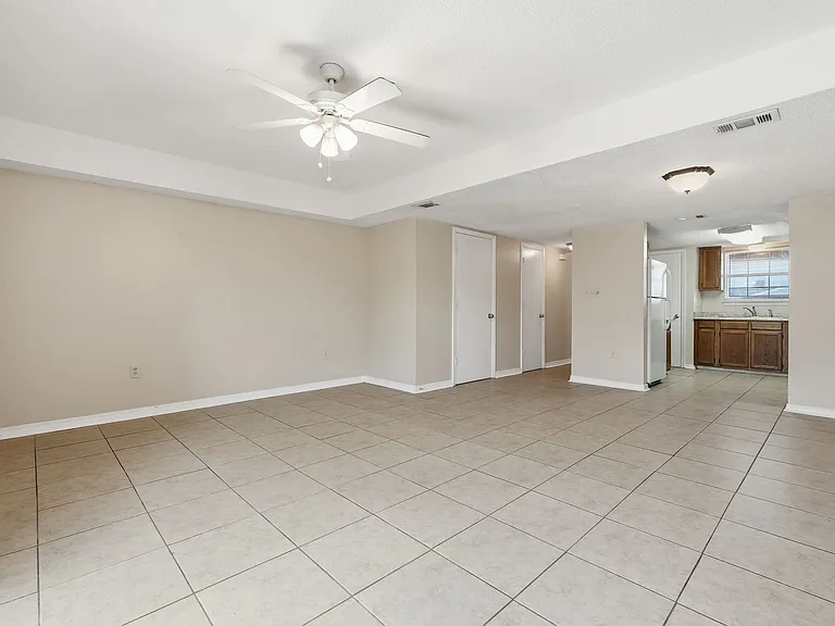 1807 Whispering Oaks Ln — Photo 15
