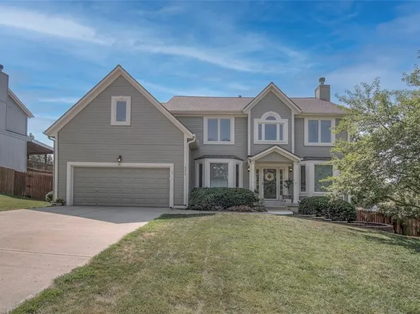 4914 Hilltop Dr, Shawnee, KS 66226