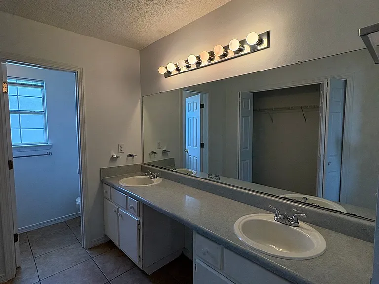 953 Southern Oaks Ct — Photo 9