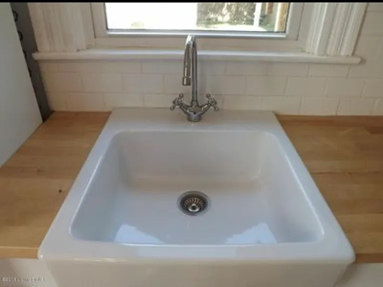 907 Lydia St — Photo 3
