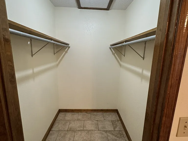 213 Brentwood Dr #J — Photo 4