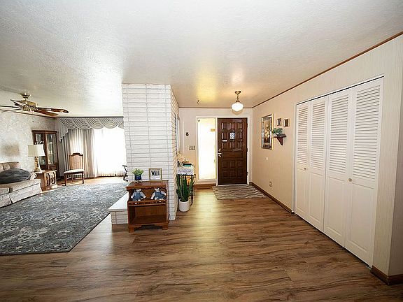 Entry way into Living Room