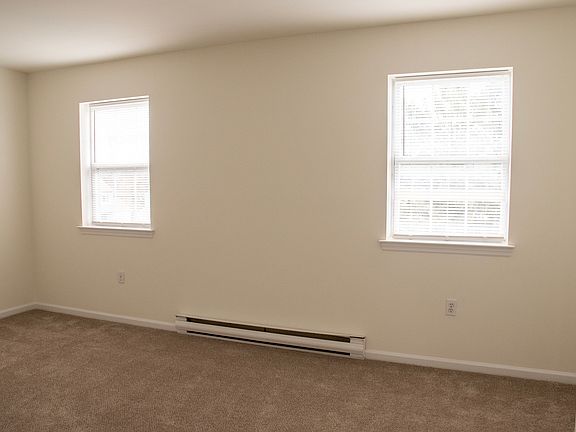 4th image of 10 Diamond Spring Cir