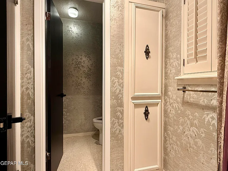 1649 Lomaland Dr — Photo 22