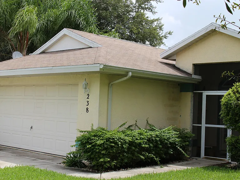 238 SW Chandler Ter — Photo 2