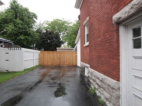 2nd image of 871 W Main St