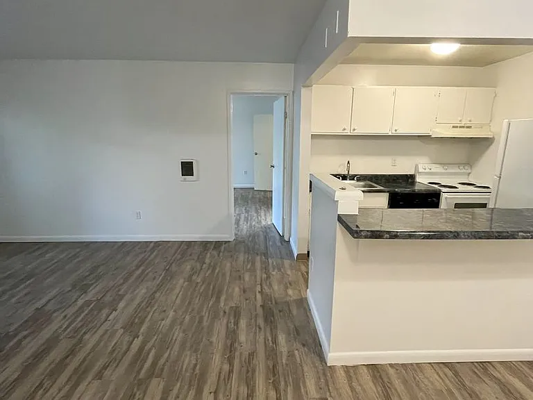 University Park Apartments near Cornell University — Photo 179