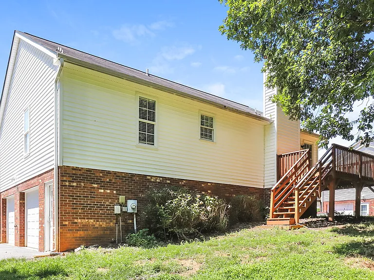6819 Salem Quarter Rd — Photo 16