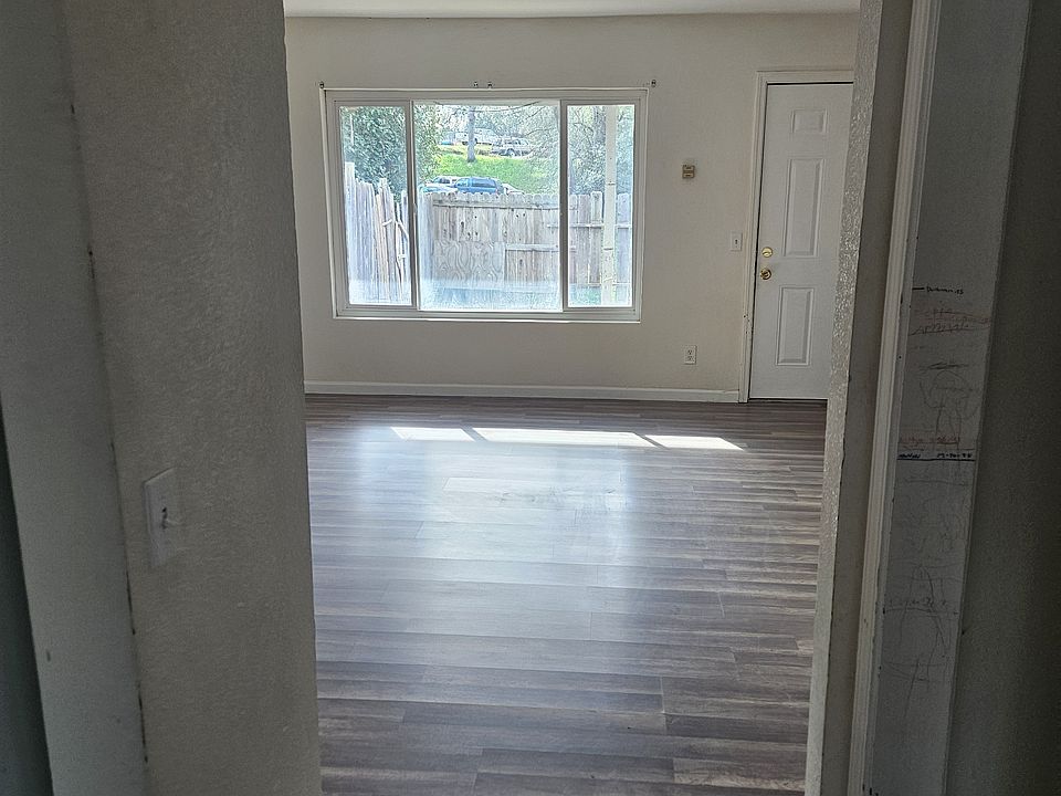 2nd image of 2300 Ivy Ave APT B