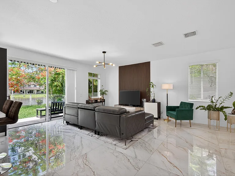 1374 Canary Island Dr — Photo 9