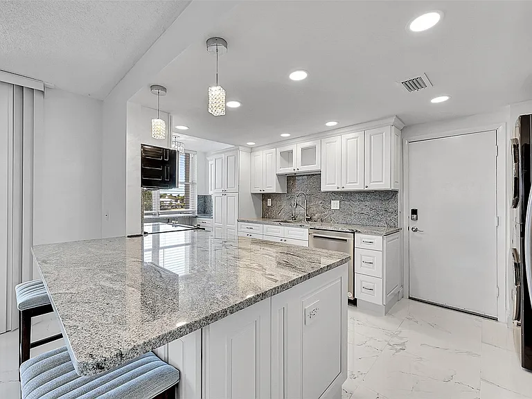 1401 S Ocean Dr #304 — Photo 9
