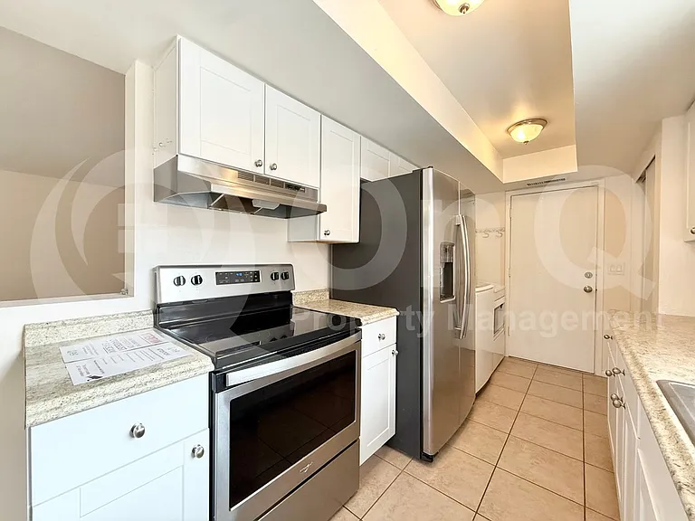 10402 N 10th St #3 — Photo 3