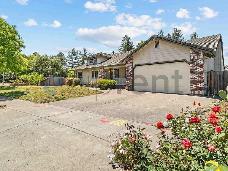 1425 Country Manor Dr — Photo 3