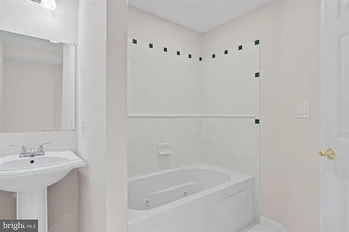 8880 Papillon Dr — Photo 40