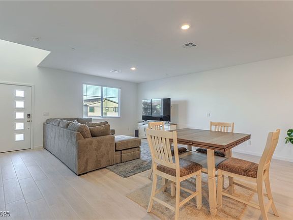 5th image of 268 Walsh Peak Ave